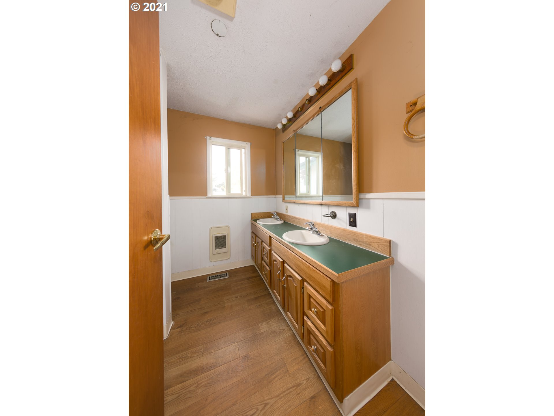 1995 Country Club Road Hood River, OR 97031 - Photo 14 of 19 Gallery Image 14