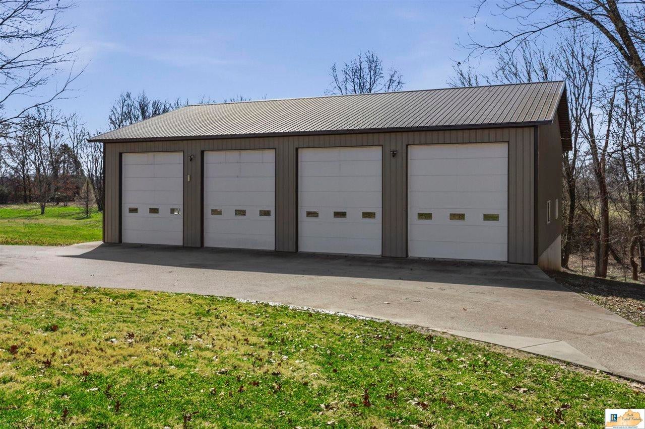 3287 Dripping Springs Road Glasgow, KY 42141 - Photo 4 of 57 Gallery Image 4
