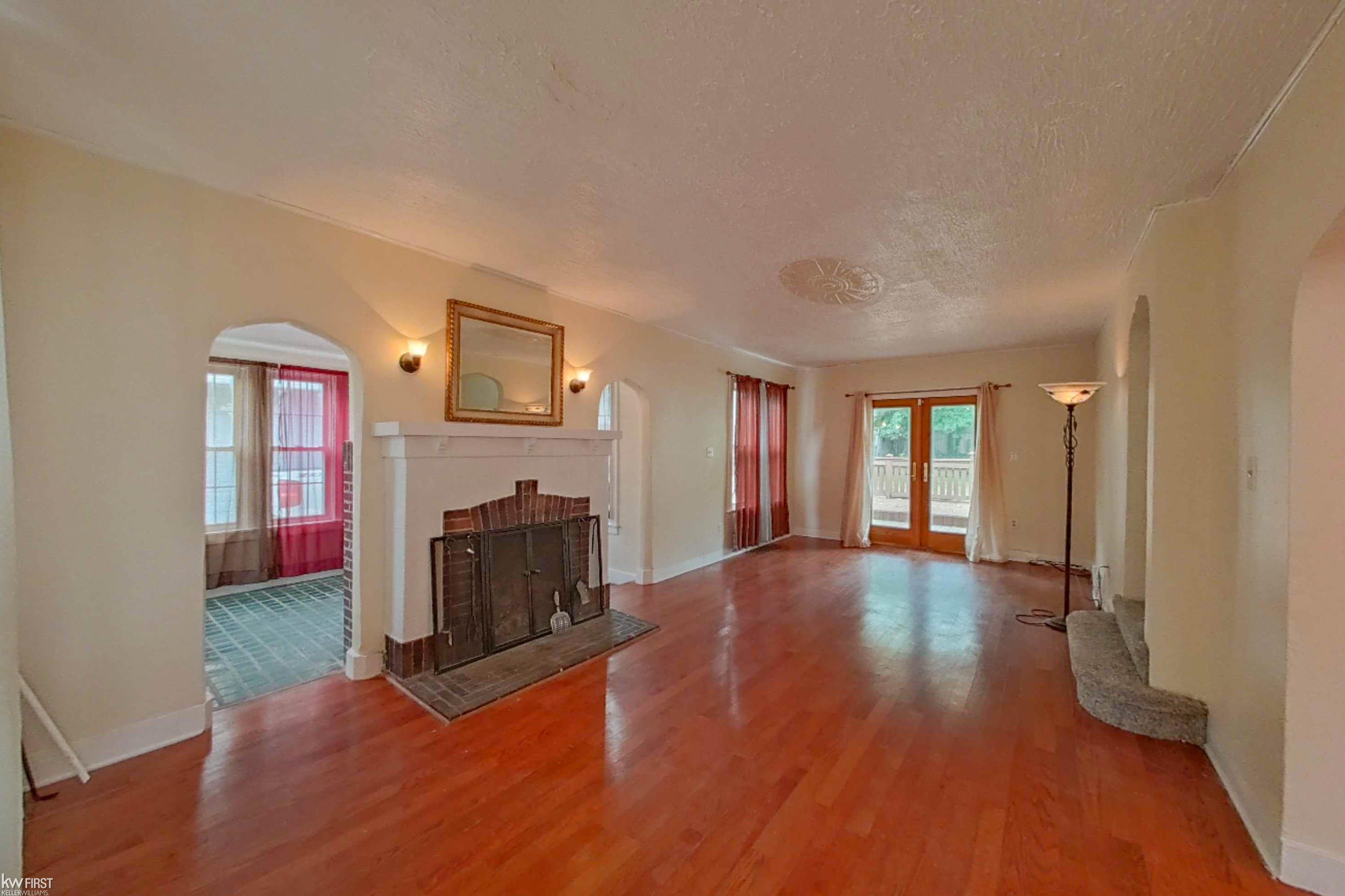48 East Iroquois Road Pontiac, MI 48341 - Photo 4 of 52