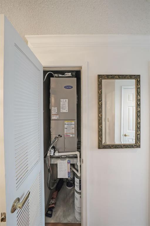 1800 Clairmont Lake, Unit A522 Decatur, GA 30033 - Photo 20 of 36 a room with a mirror and a table