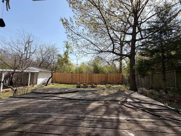 a view of a backyard of the house