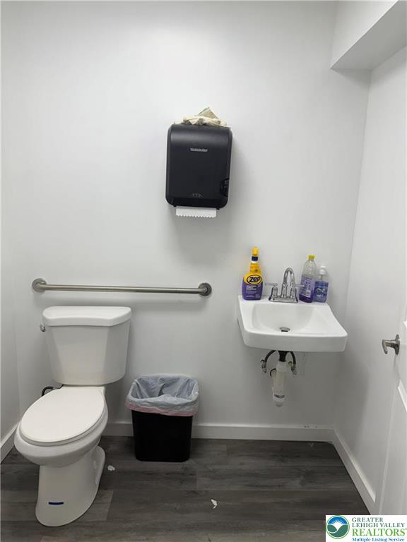 500 Belfast Road Nazareth, PA 18064 - Photo 15 of 36 a bathroom with a sink toilet and vanity