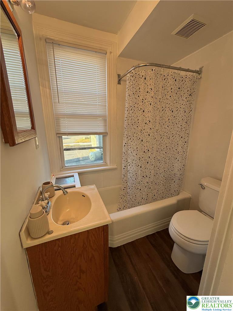 500 Belfast Road Nazareth, PA 18064 - Photo 29 of 36 a bathroom with a sink a bathtub and a toilet