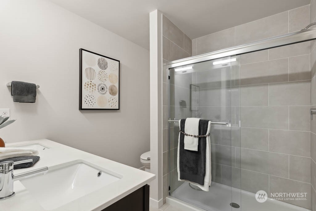 23413 Edmonds Way, Unit E4 Edmonds, WA 98026 - Photo 14 of 22 a bathroom with a tub and shower