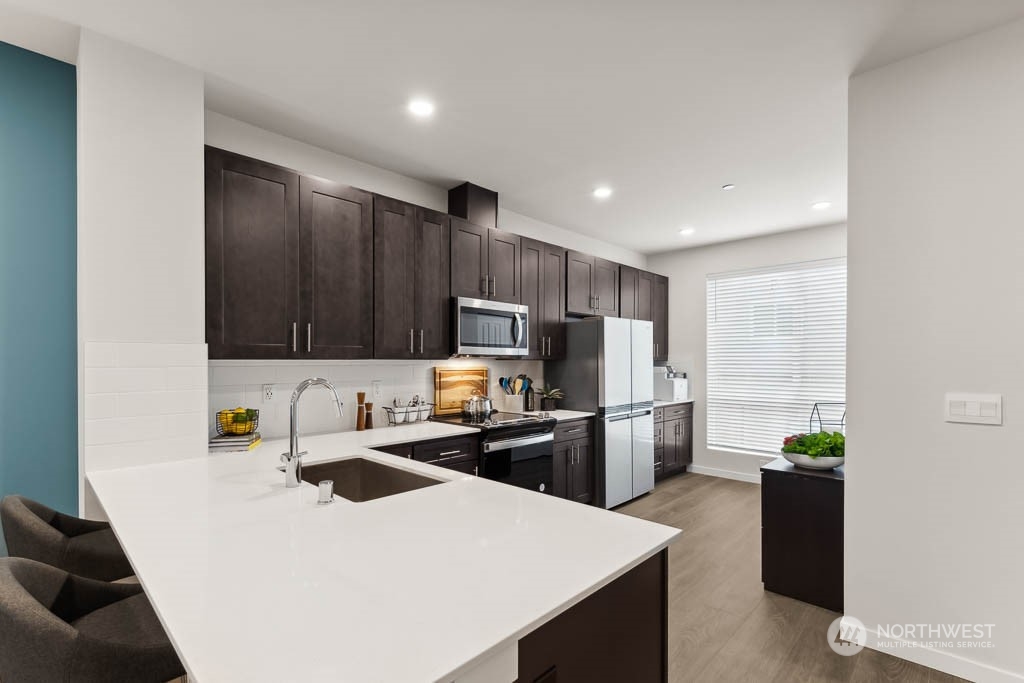 23413 Edmonds Way, Unit E4 Edmonds, WA 98026 - Photo 6 of 22 a kitchen with refrigerator and stove