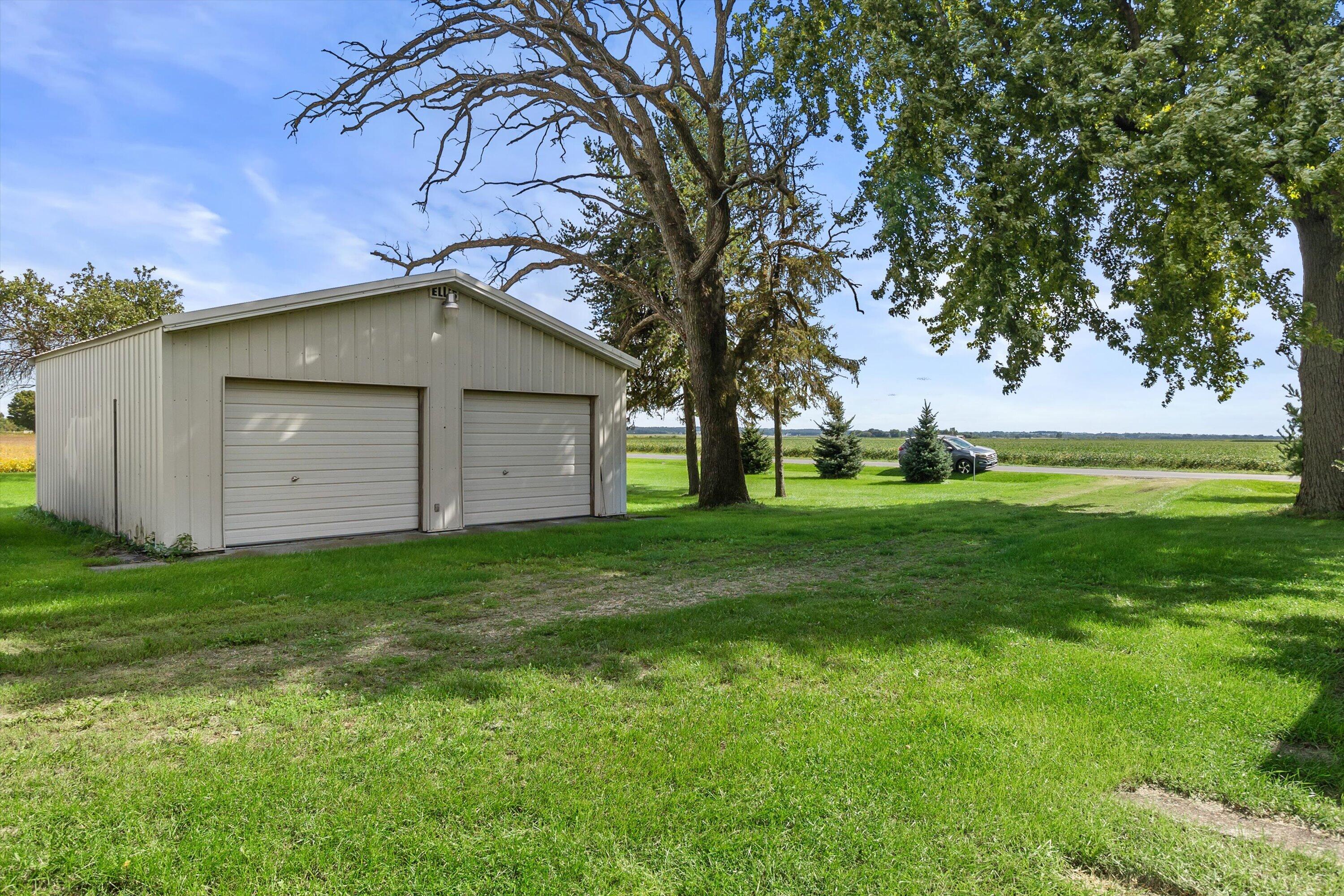 W6738 State Line Road Walworth, WI 53184 - Photo 3 of 24 25-E6A7577