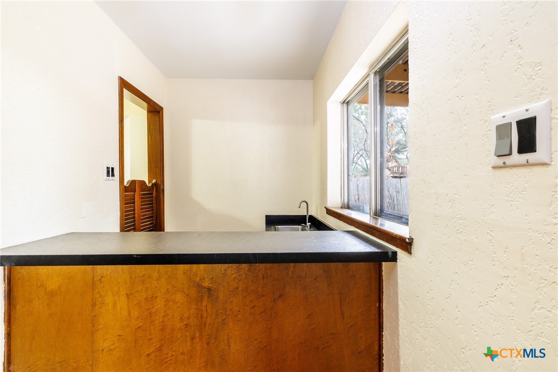 209 Coventry Lane Seguin, TX 78155 - Photo 25 of 48 Bar off living room