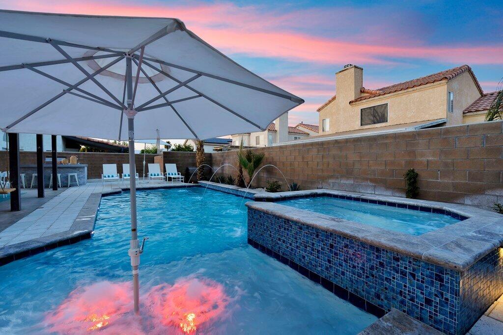 46352 Willow Lane Indio, CA 92201 - Photo 123 of 131 a view of a backyard with sitting area