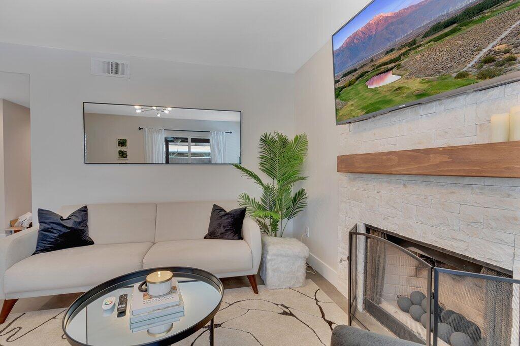 46352 Willow Lane Indio, CA 92201 - Photo 36 of 131 a living room with furniture and a potted plant