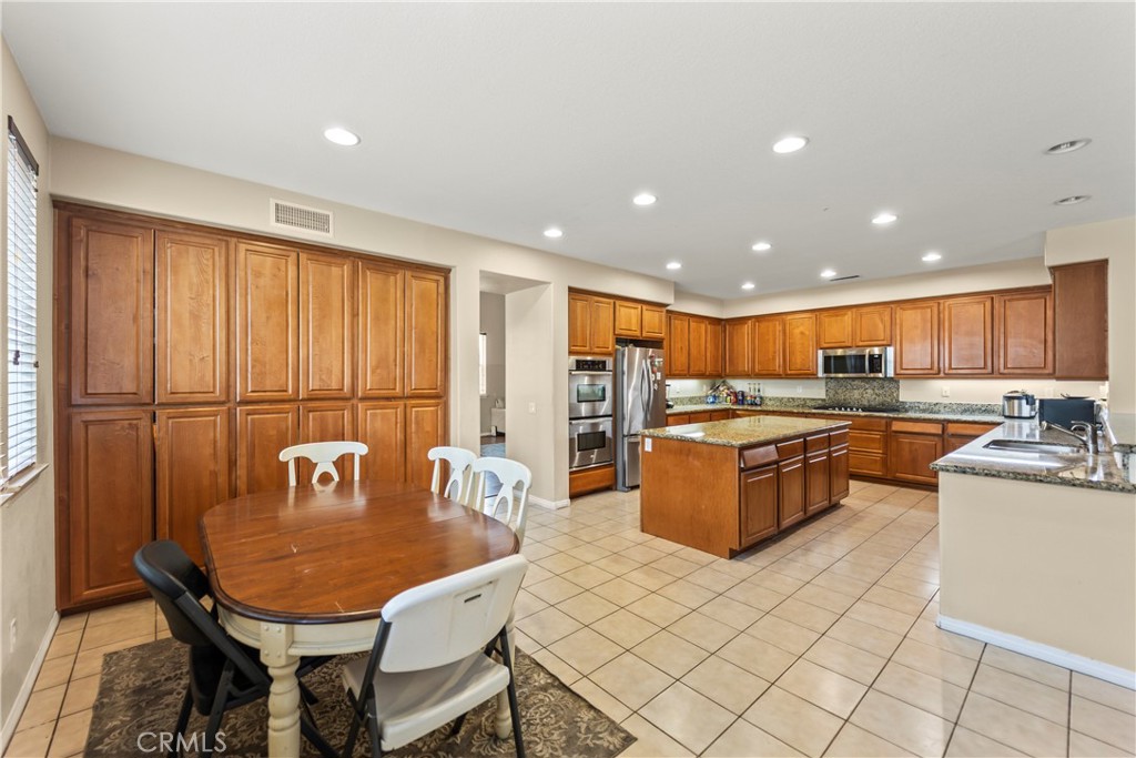 11486 Floyd Circle Beaumont, CA 92223 - Photo 11 of 47