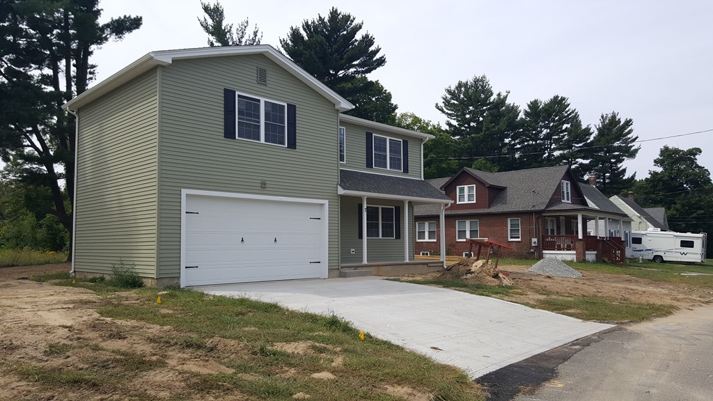 7 Rollins Street Springfield, MA 01109 - Photo 2 of 22