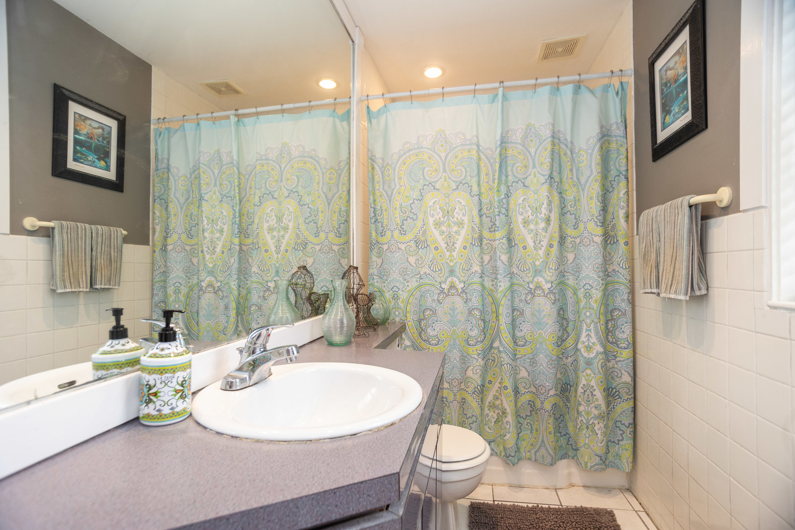1663 West Farwell Avenue Chicago, IL 60626 - Photo 12 of 29 a bathroom with a double vanity sink toilet and shower
