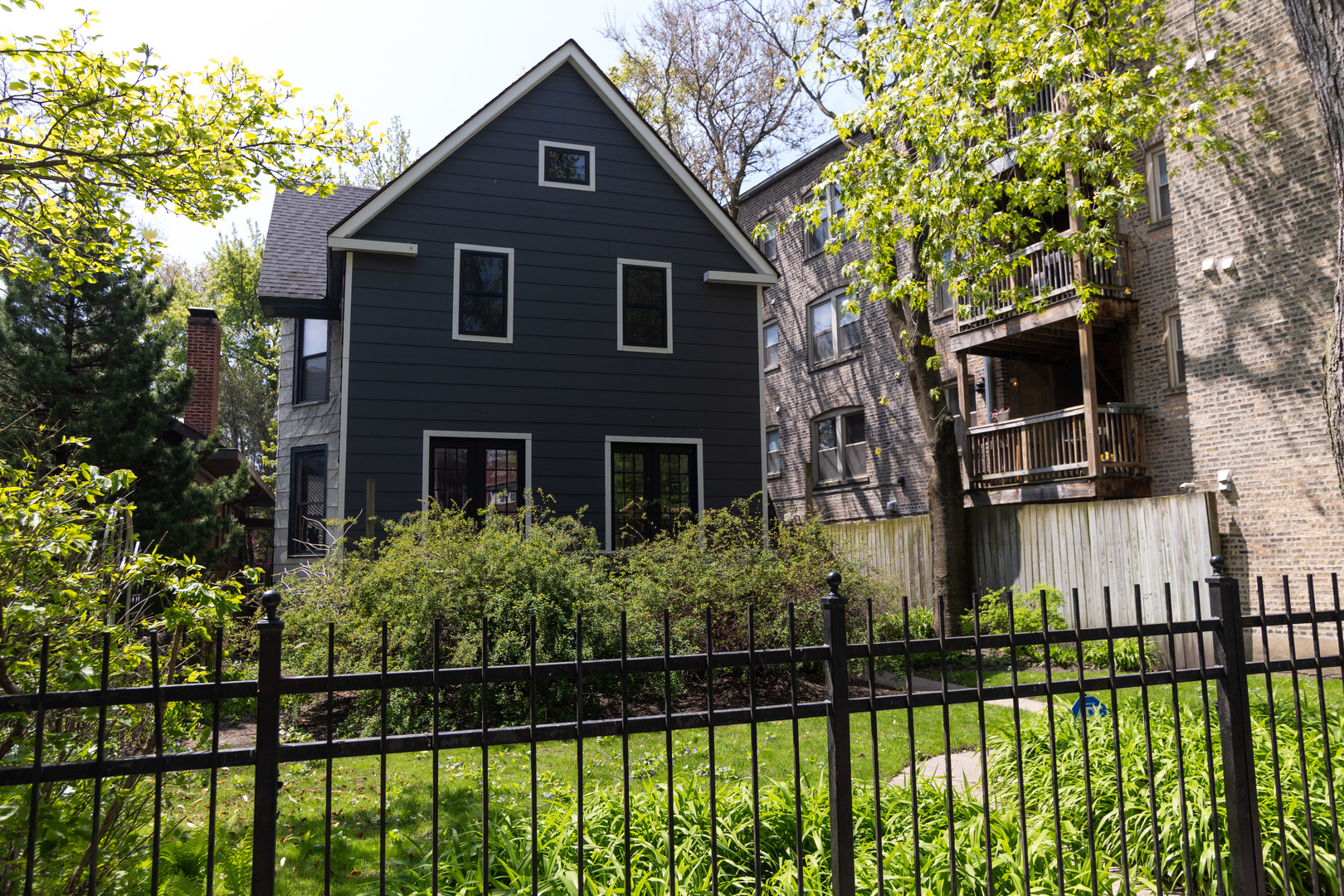 1663 West Farwell Avenue Chicago, IL 60626 - Photo 2 of 29 a front view of a house with a garden