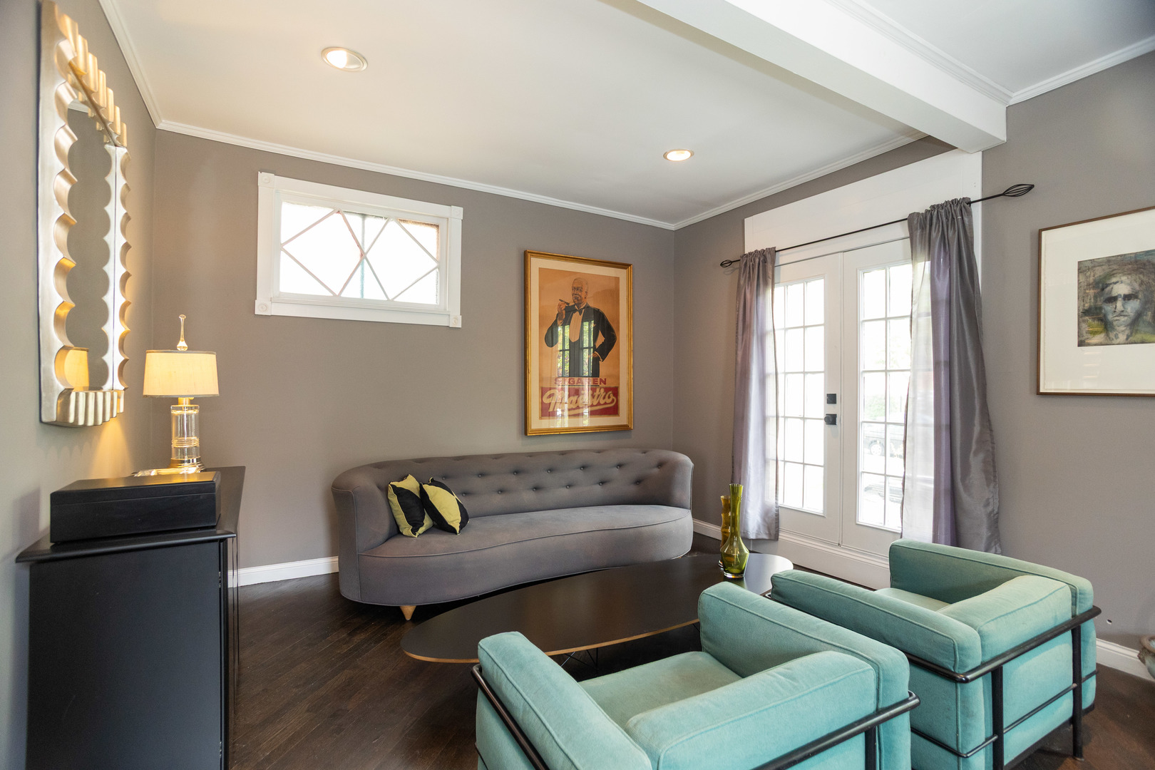 1663 West Farwell Avenue Chicago, IL 60626 - Photo 4 of 29 a living room with furniture and a window