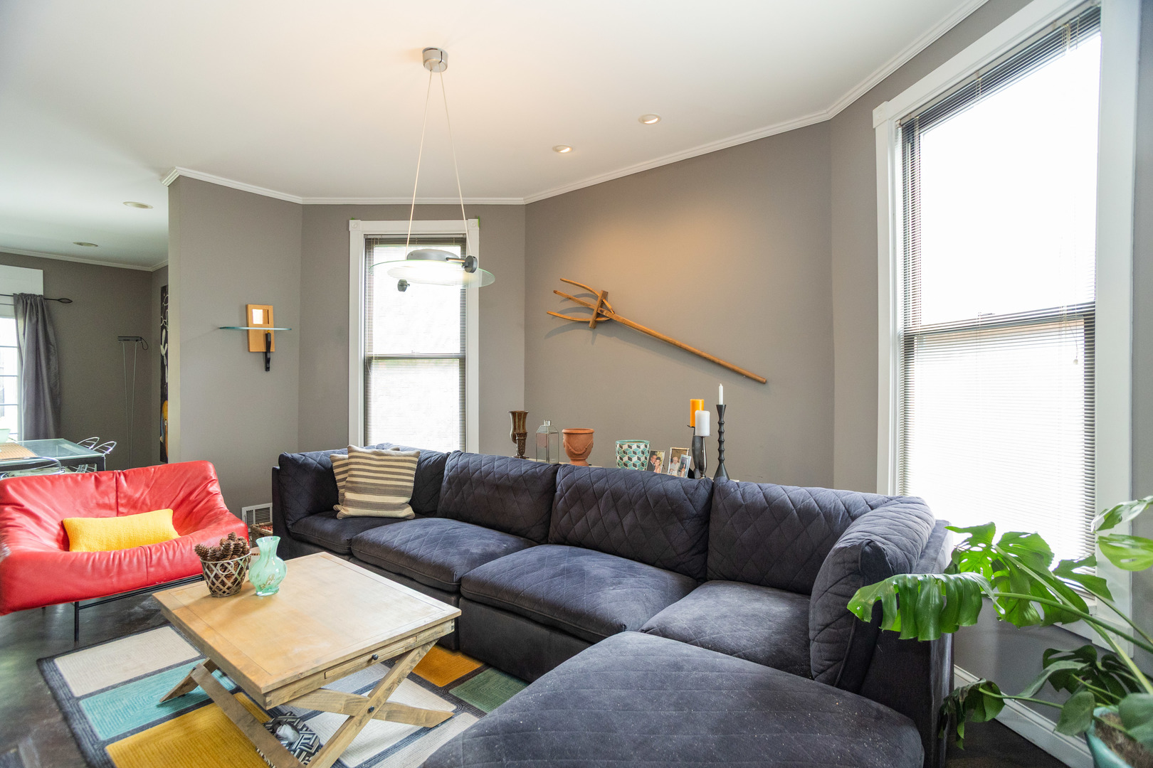1663 West Farwell Avenue Chicago, IL 60626 - Photo 9 of 29 a living room with furniture potted plant and a window