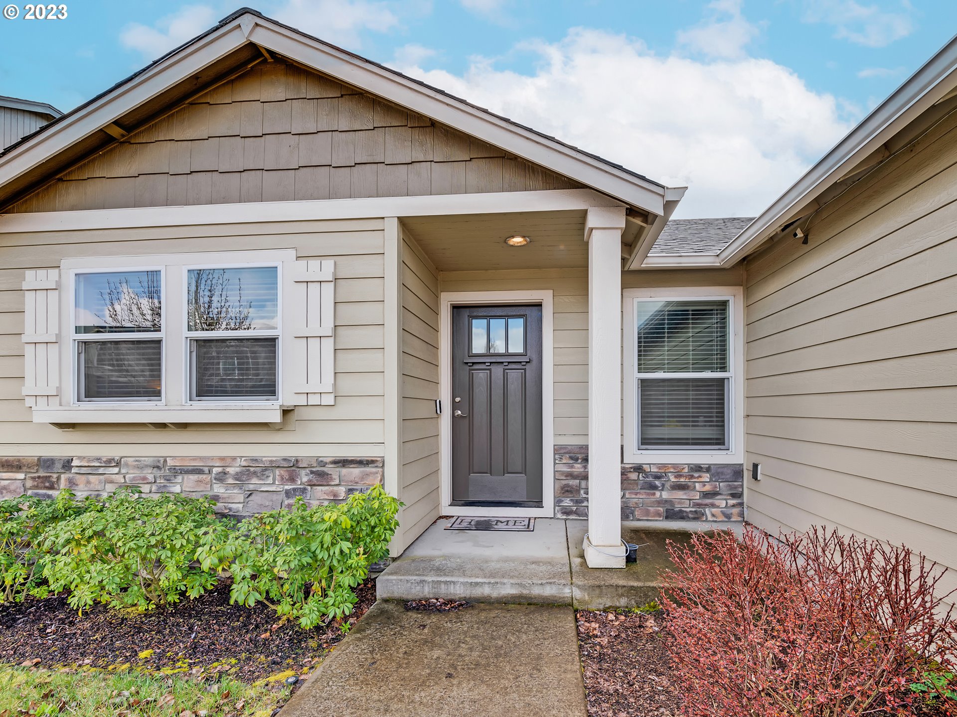 3657 Phantom Way Eugene, OR 97402 - Photo 2 of 18 a front view of a house with a garden