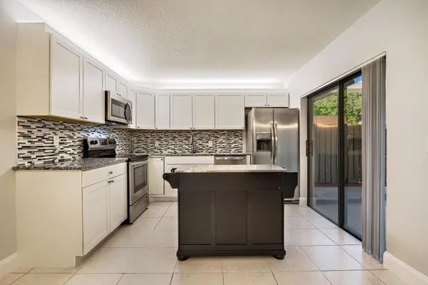 $2,550 | 2403 24th Lane, Palm Beach Gardens, FL 33418