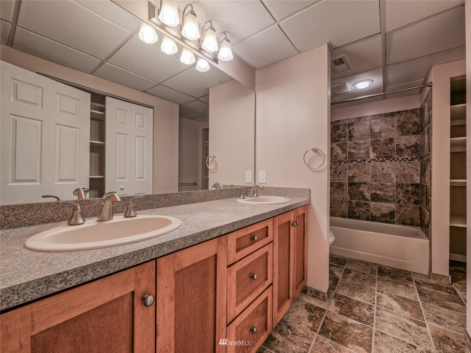 10309 Hipkins Road Southwest Lakewood, WA 98498 - Photo 23 of 36 Gallery Image 23