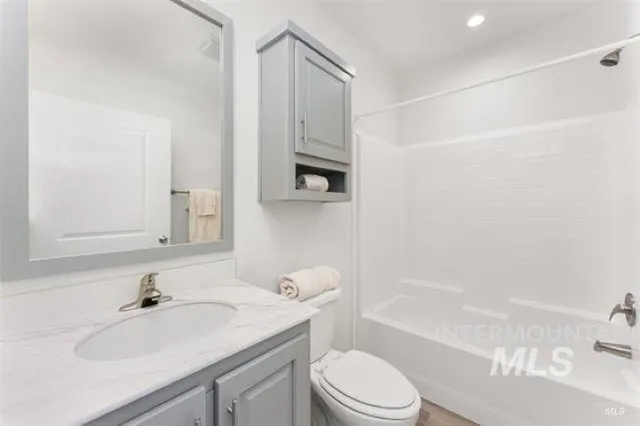 $2,100 | 421 South Curtis Road, Unit 208, Boise, ID 83705