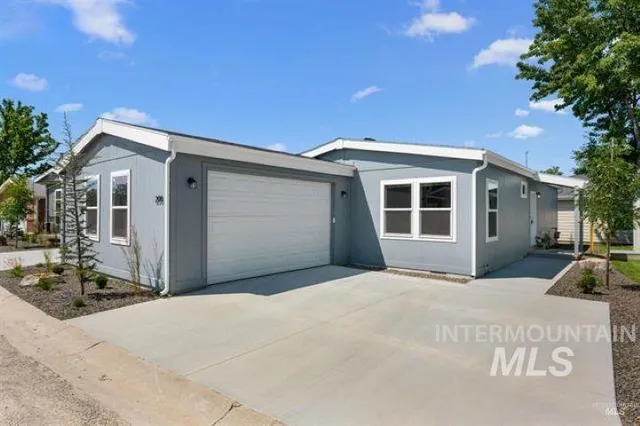 $2,100 | 421 South Curtis Road, Unit 208, Boise, ID 83705