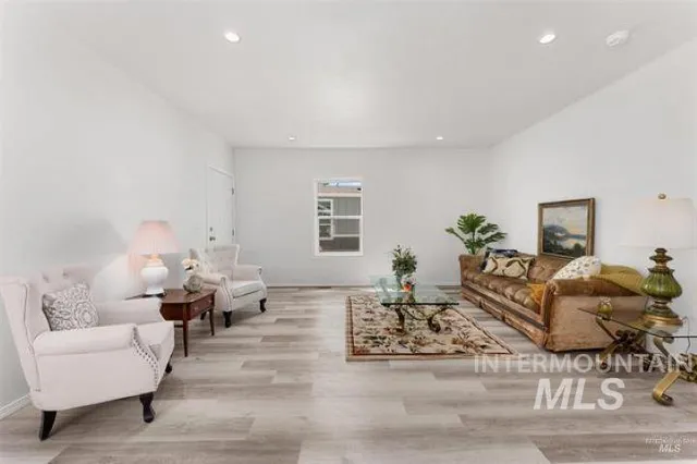 $2,100 | 421 South Curtis Road, Unit 208, Boise, ID 83705