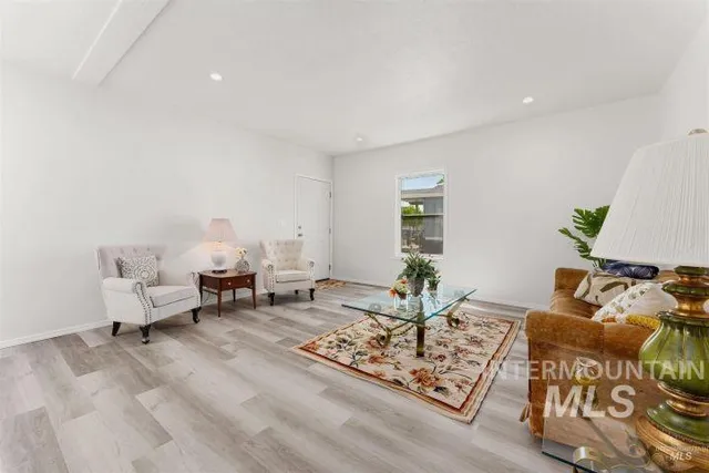 $2,100 | 421 South Curtis Road, Unit 208, Boise, ID 83705