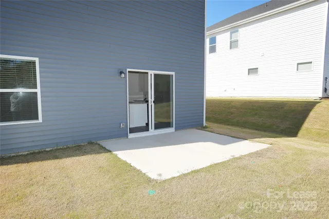 a view of an outdoor space