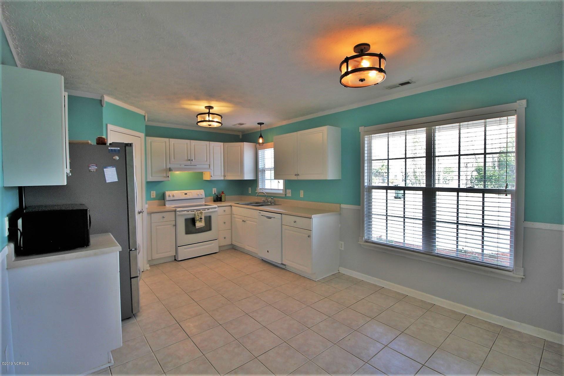 211 Foxhall Road Newport, NC 28570 - Photo 14 of 49 Tons of natural sunlight