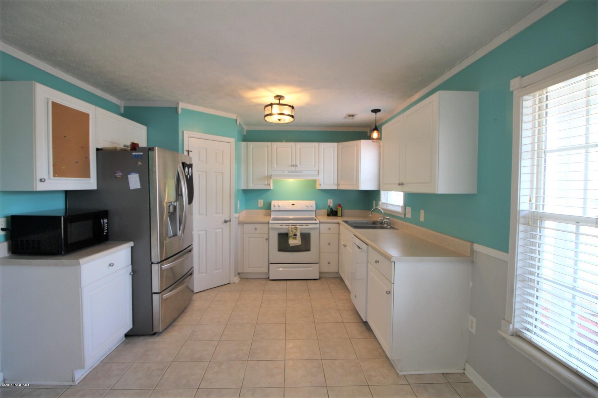 211 Foxhall Road Newport, NC 28570 - Photo 15 of 49 Crown molding