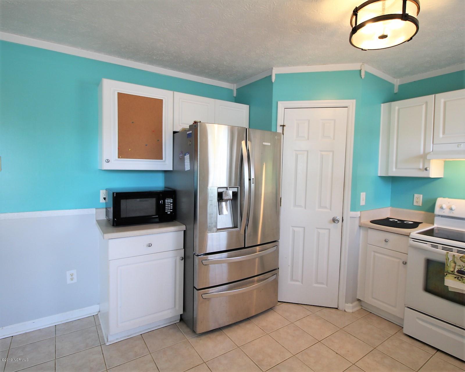 211 Foxhall Road Newport, NC 28570 - Photo 20 of 49 Pantry closet