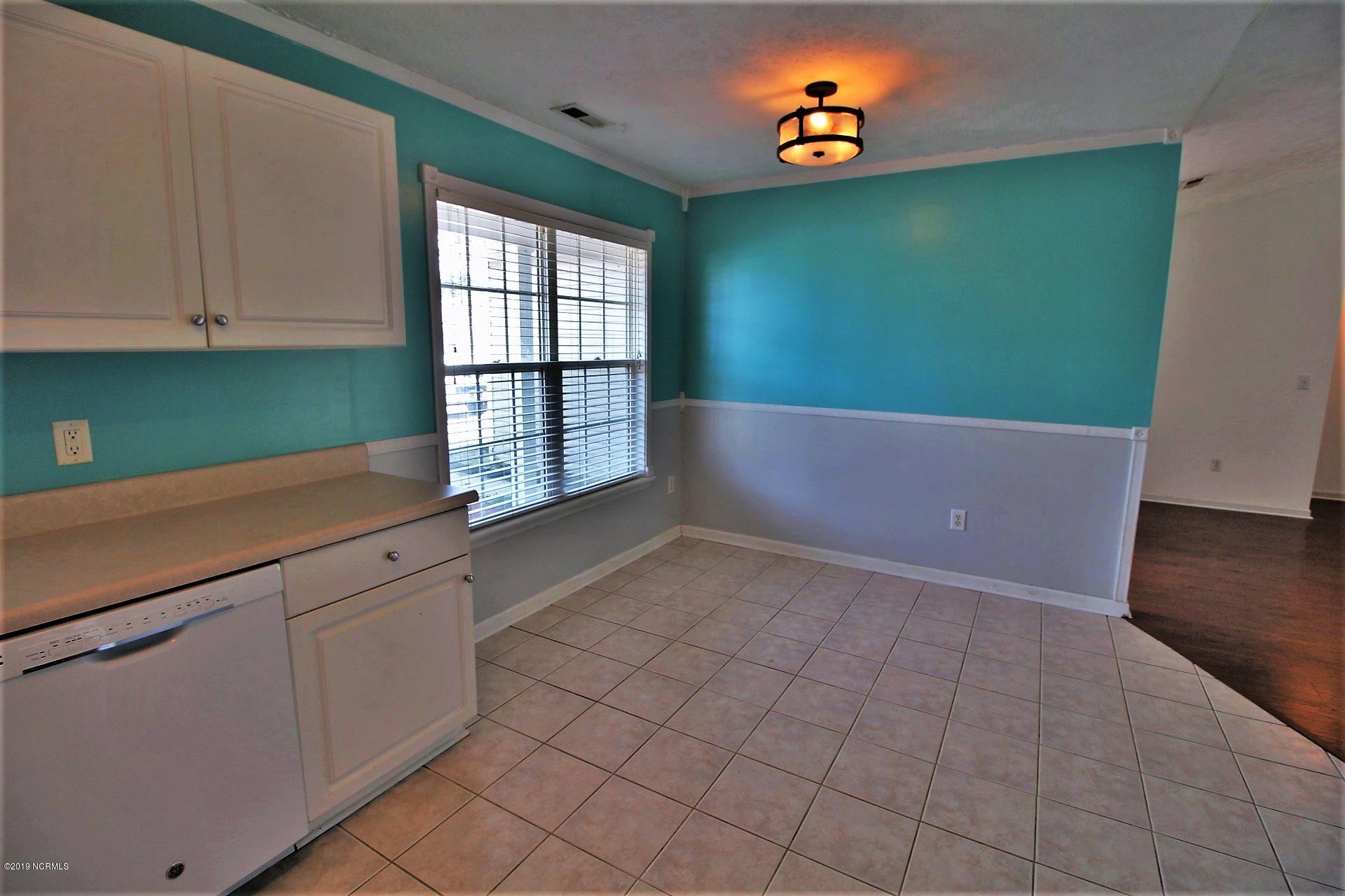 211 Foxhall Road Newport, NC 28570 - Photo 26 of 49 Dining combo