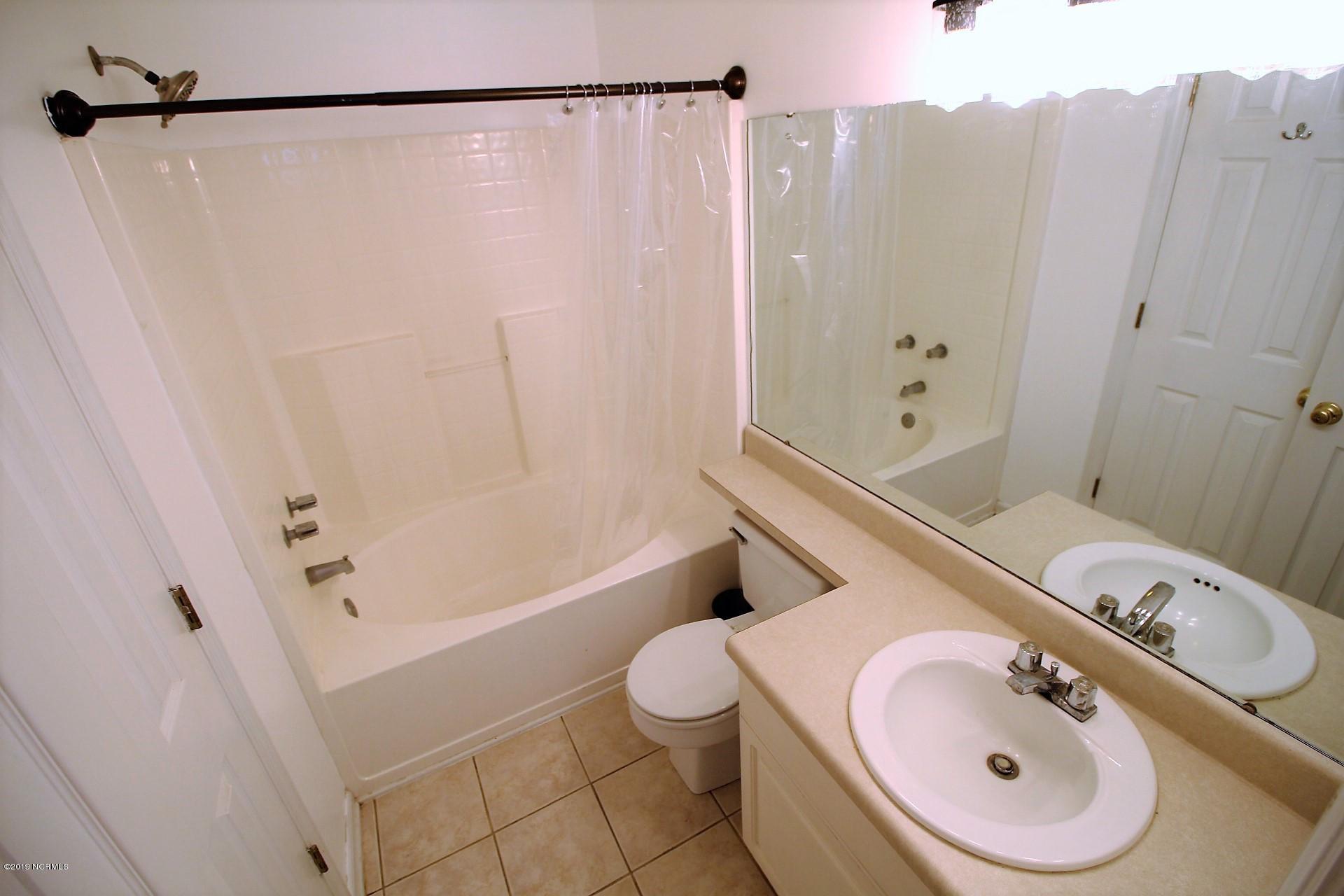 211 Foxhall Road Newport, NC 28570 - Photo 40 of 49 Deep garden tub