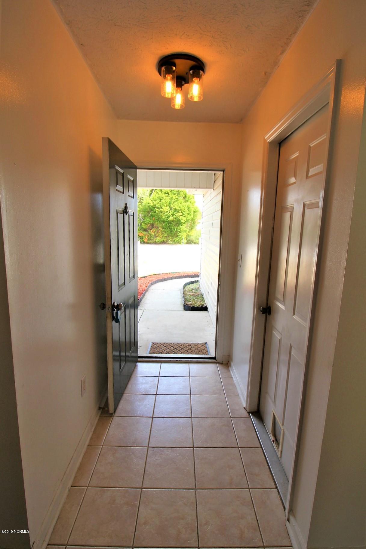 211 Foxhall Road Newport, NC 28570 - Photo 5 of 49 WELCOME!