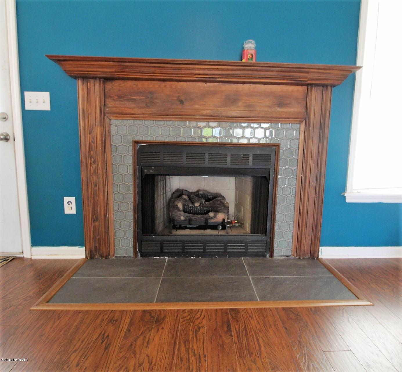 211 Foxhall Road Newport, NC 28570 - Photo 8 of 49 Gas log fireplace