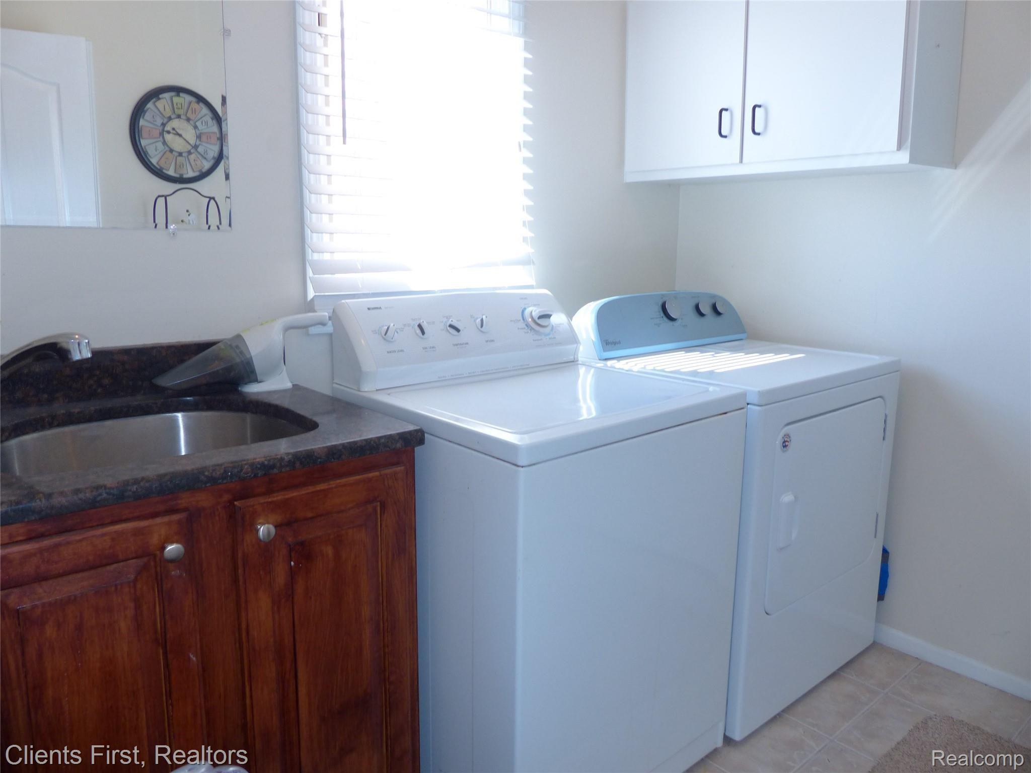 574 Seabrook Drive Rochester, MI 48307 - Photo 64 of 66 P1060386.JPG