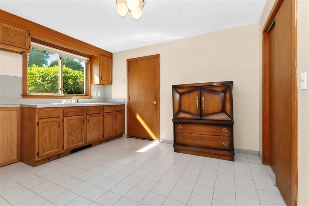 61 Canterbury Road Waltham, MA 02453 - Photo 21 of 30