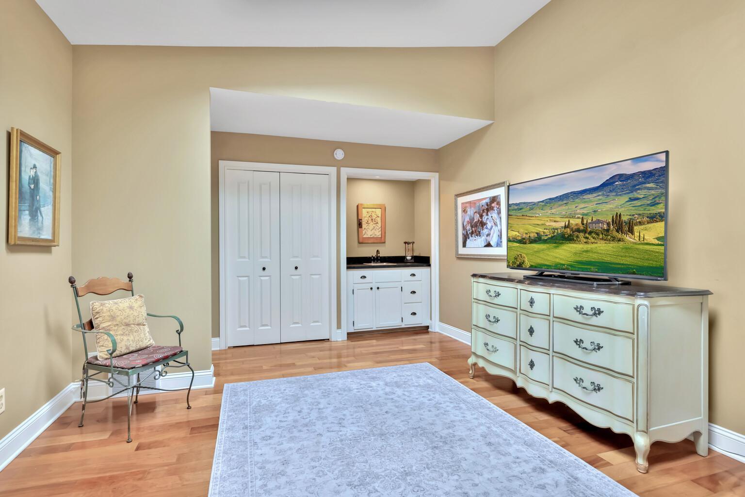 8264 Kingslee Road Bloomington, MN 55438 - Photo 19 of 38 Gallery Image 19