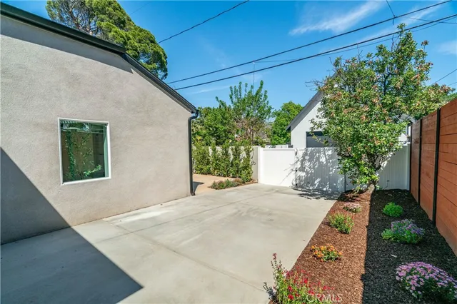 $5,000 | 1332 North Lincoln Street, Burbank, CA 91506