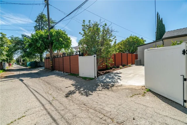$5,000 | 1332 North Lincoln Street, Burbank, CA 91506