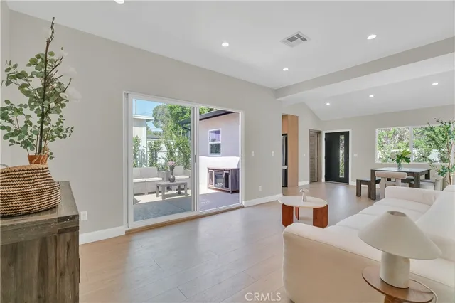 $5,000 | 1332 North Lincoln Street, Burbank, CA 91506