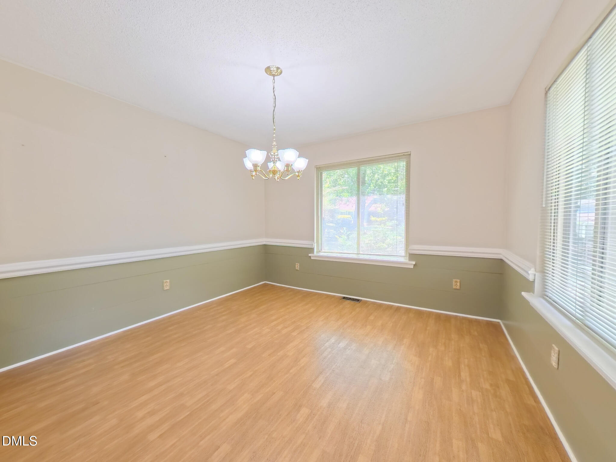 5867 Branchwood Road Raleigh, NC 27609 - Photo 3 of 16 5867 Branchwood Dining