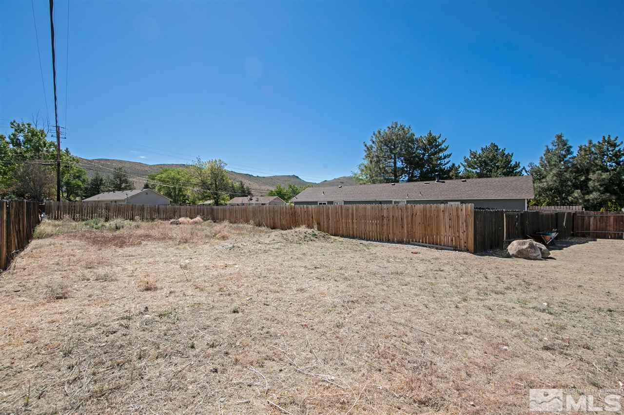 3600 Peregrine Court Reno, NV 89508 - Photo 27 of 36 a backyard of a house