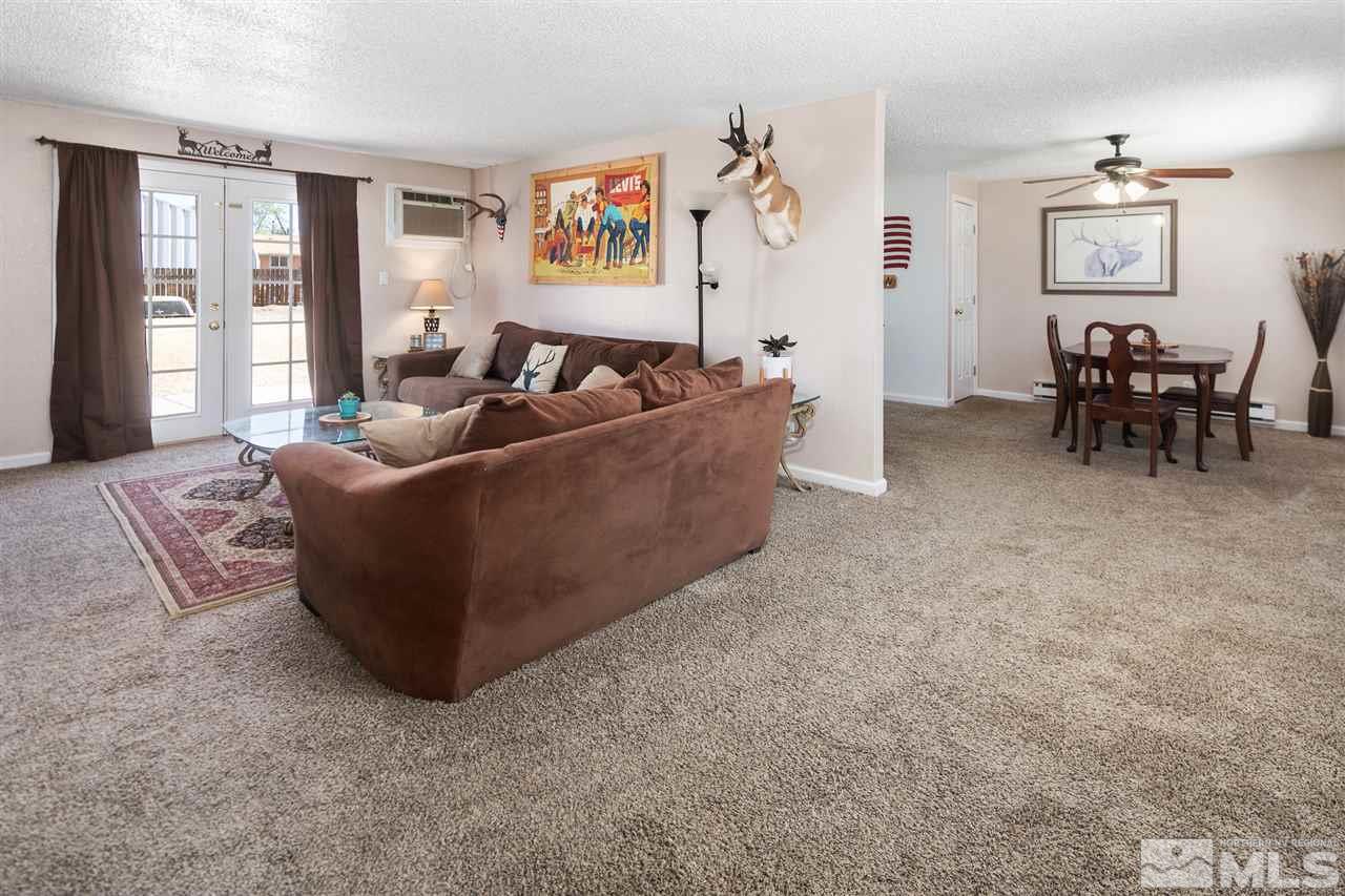 3600 Peregrine Court Reno, NV 89508 - Photo 5 of 36 a living room with furniture and window