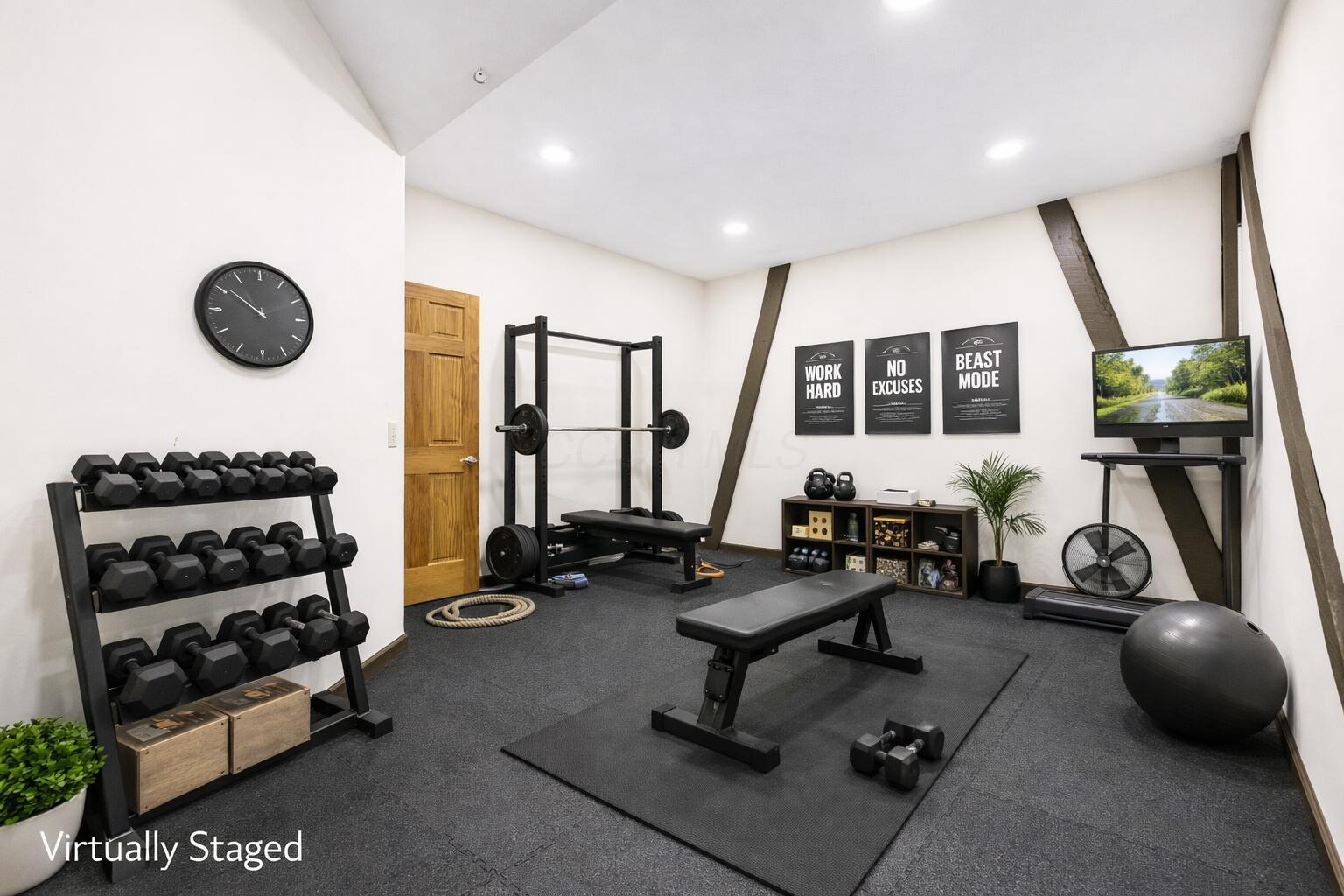 681 Mt Zion Road Southwest Lancaster, OH 43130 - Photo 11 of 52 Weight Room