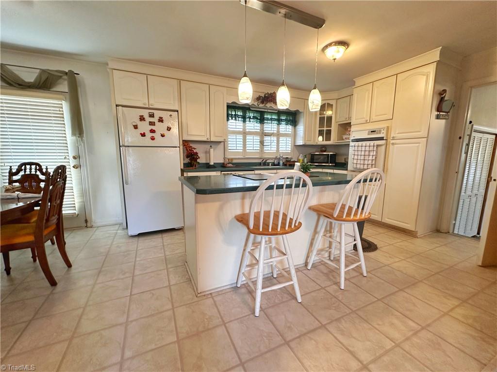 2924 Swallow Road Reidsville, NC 27320 - Photo 5 of 34