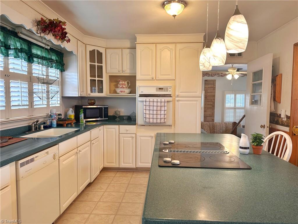 2924 Swallow Road Reidsville, NC 27320 - Photo 6 of 34