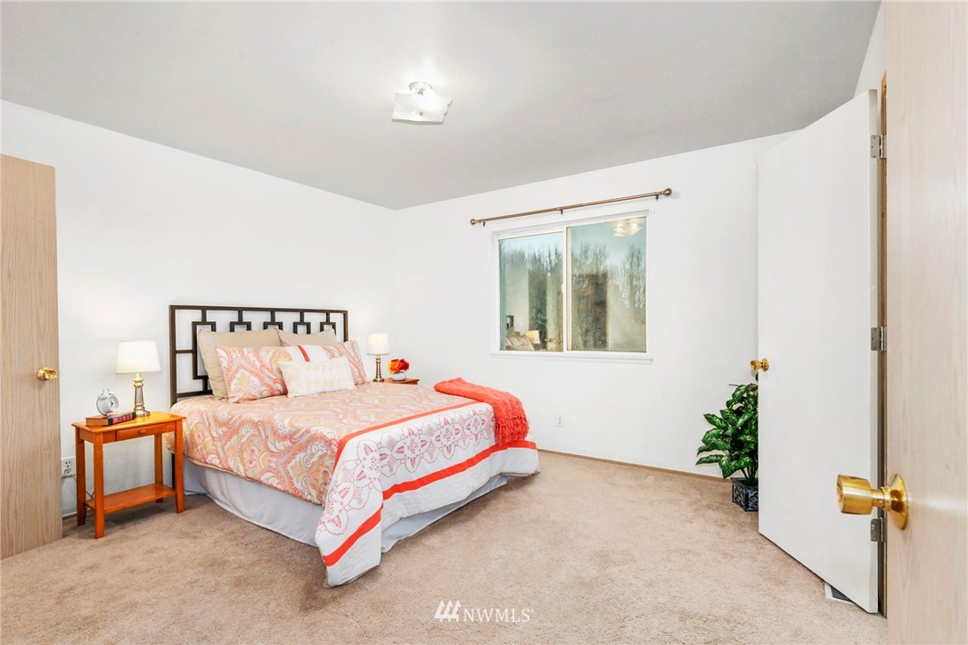 3970 Broadmoor Loop Bremerton, WA 98310 - Photo 12 of 24