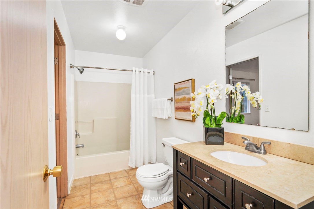 3970 Broadmoor Loop Bremerton, WA 98310 - Photo 15 of 24