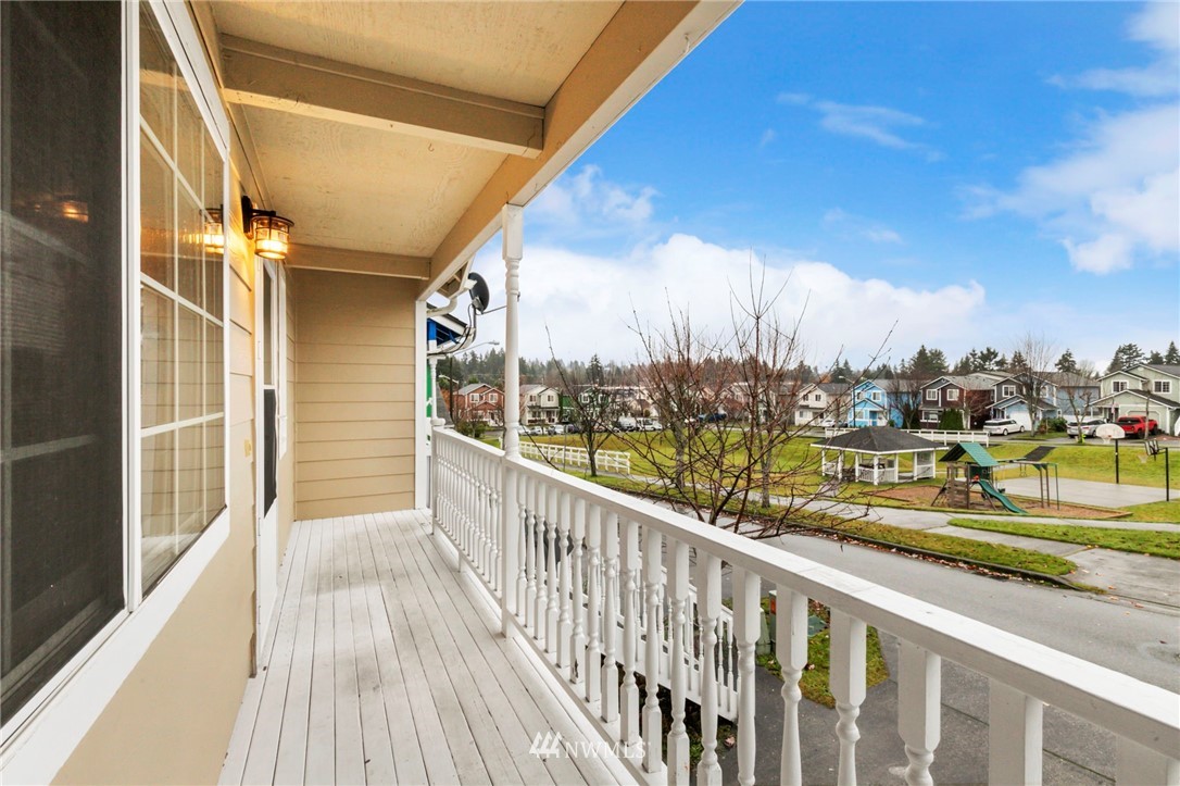 3970 Broadmoor Loop Bremerton, WA 98310 - Photo 3 of 24