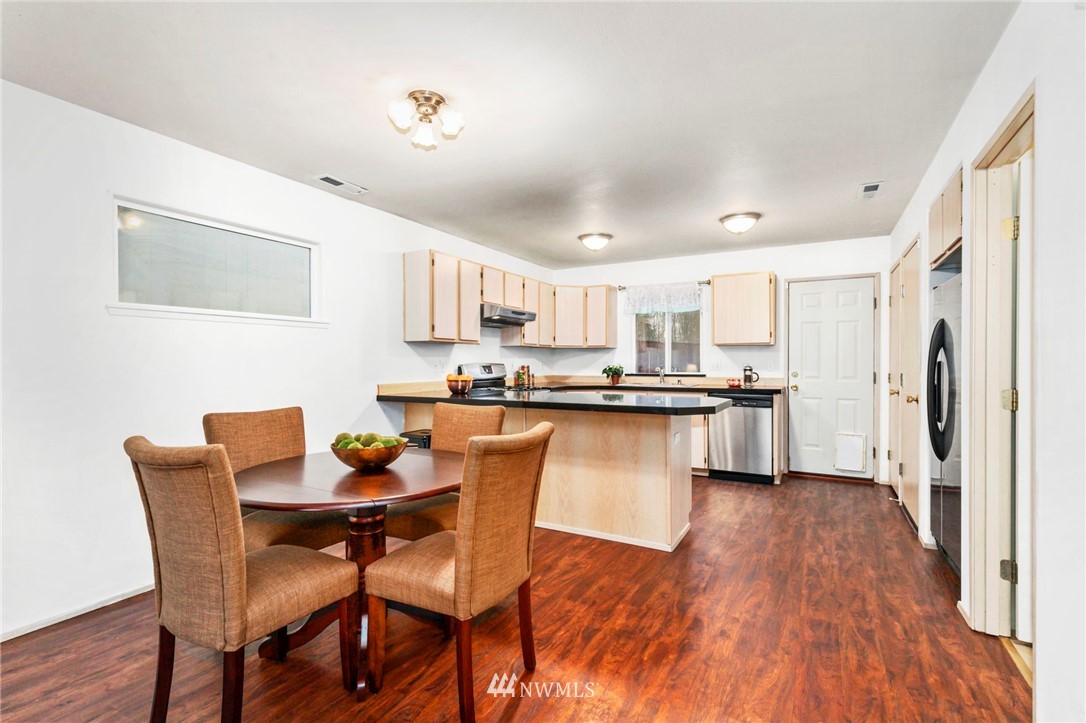 3970 Broadmoor Loop Bremerton, WA 98310 - Photo 6 of 24